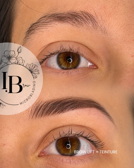 Avant / après brow lift avec teinture : un sourcil discipliné et intensifié, le regard ouvert.