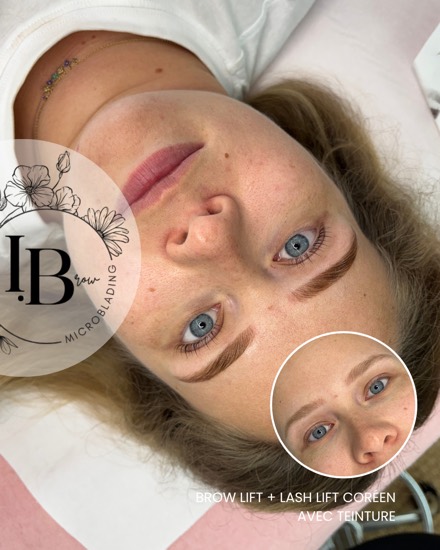 Résultat combo brow lift et lash lift coréen avec teinture sur yeux bleus : sourcil structuré et cils recourbés, avant en médaillon.