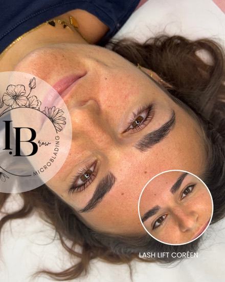 Résultat lash lift coréen : cils recourbés dès la racine, le regard ouvert, avant en médaillon.